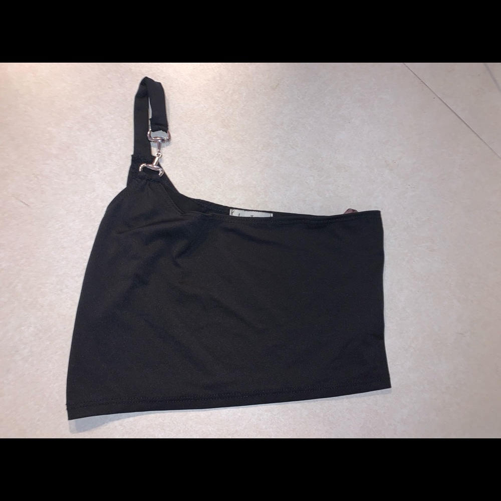 one shoulder crop top